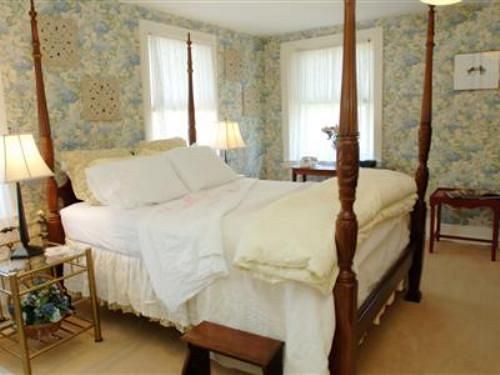 Grape Arbor Bed And Breakfast North East Room photo